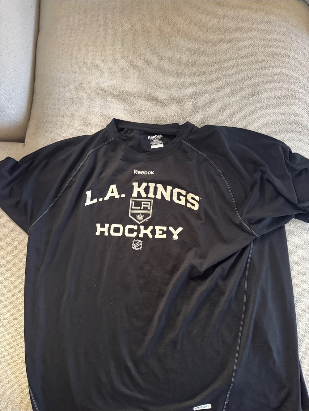 Vintage. Reebok Black L.A. Kings Hockey Logo Tee Mens XL. 100% polyester.